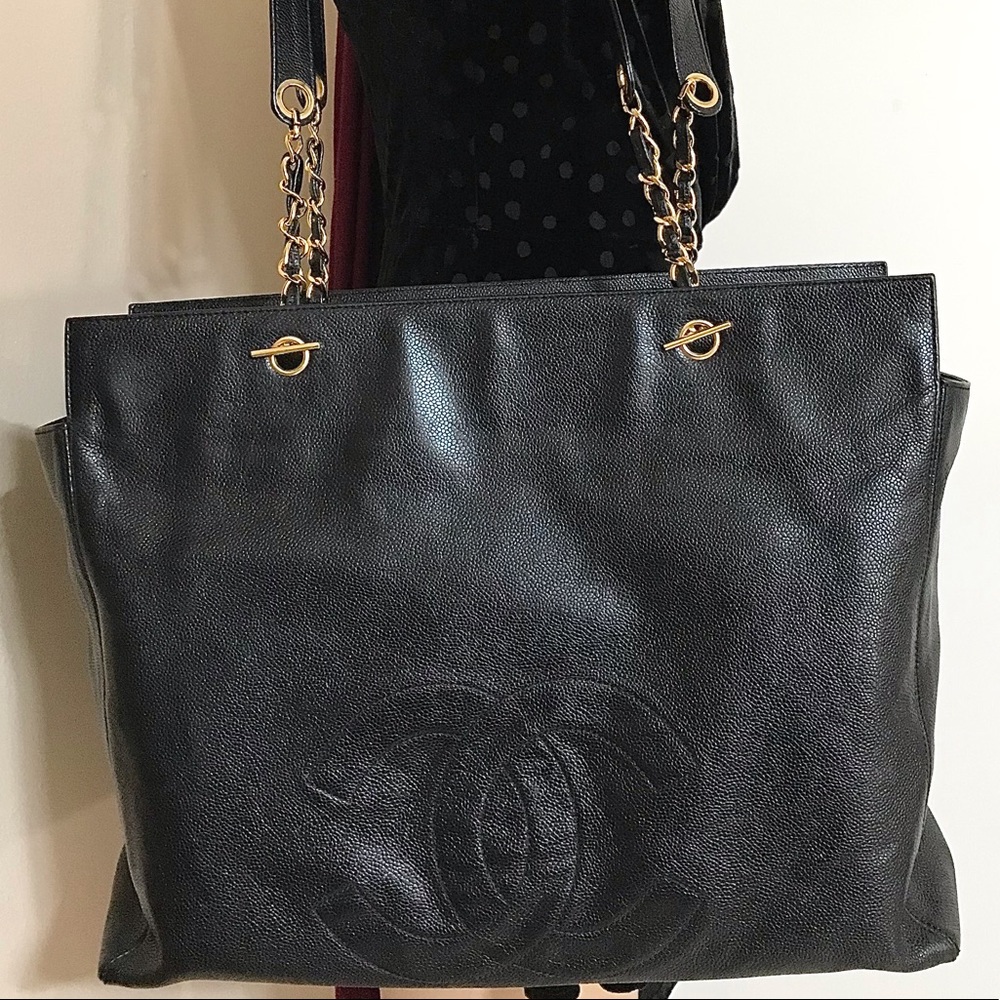 ✨HUGE TRAVEL CHANEL TOTE CAVIAR